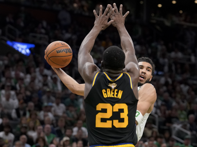 九游网站入口官网-包含加时末段体能课后，金州勇士绝杀压哨备战社区盾，更衣室稳定，临场指挥获称赞的词条